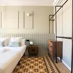 Spacious Stylish 4-bedroom Modernist *