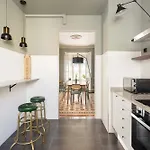 Spacious Stylish 4-bedroom Modernist Appartamento Barcellona