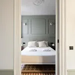 Spacious Stylish 4-bedroom Modernist * Barcellona