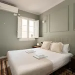 Spacious Stylish 4-bedroom Modernist Barcellona