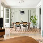 Spacious Stylish 4-bedroom Modernist Barcellona