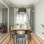 Spacious Stylish 4-bedroom Modernist Appartamento *