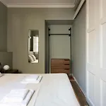 Spacious Stylish 4-bedroom Modernist Appartamento Barcellona