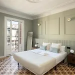 Spacious Stylish 4-bedroom Modernist