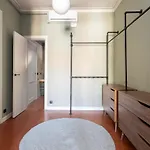 Spacious Stylish 4-bedroom Modernist Appartamento Barcellona