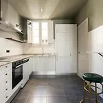 Spacious Stylish 4-bedroom Modernist