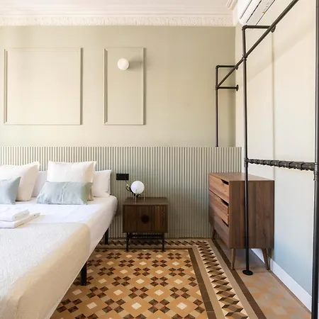 Spacious Stylish 4-bedroom Modernist *