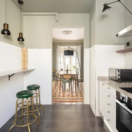Spacious Stylish 4-bedroom Modernist Daire Barselona