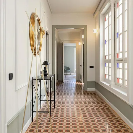 Spacious Stylish 4-bedroom Modernist *