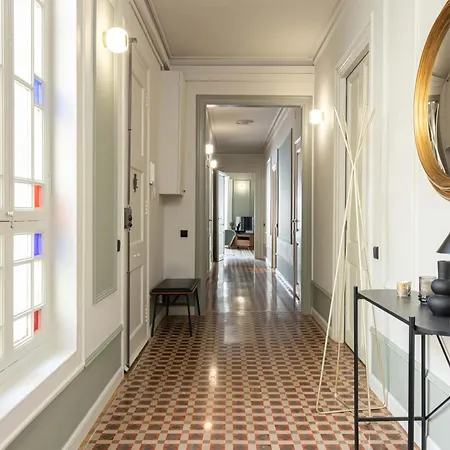 Διαμέρισμα Spacious Stylish 4-bedroom Modernist Βαρκελώνη