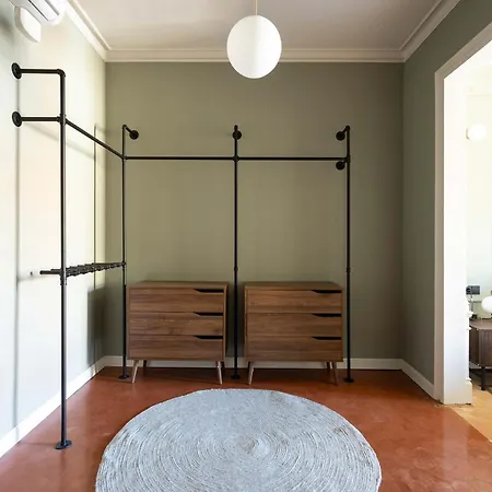 Spacious Stylish 4-bedroom Modernist Barselona
