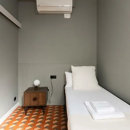 Spacious Stylish 4-bedroom Modernist Daire