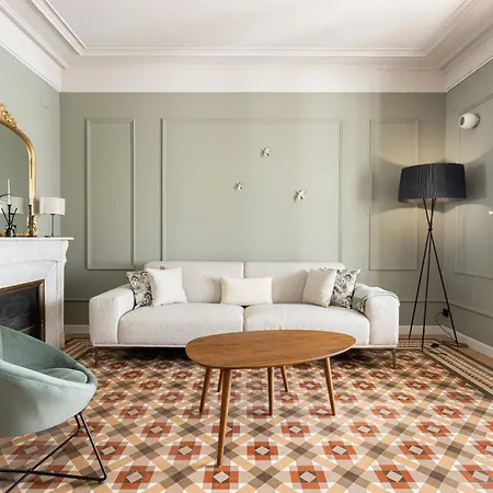 Spacious Stylish 4-bedroom Modernist *
