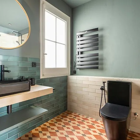 Spacious Stylish 4-bedroom Modernist * Barselona