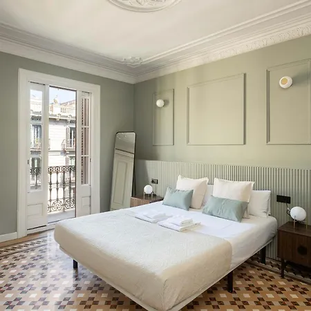 Spacious Stylish 4-bedroom Modernist