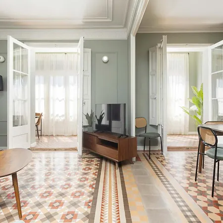 Spacious Stylish 4-bedroom Modernist Daire Barselona