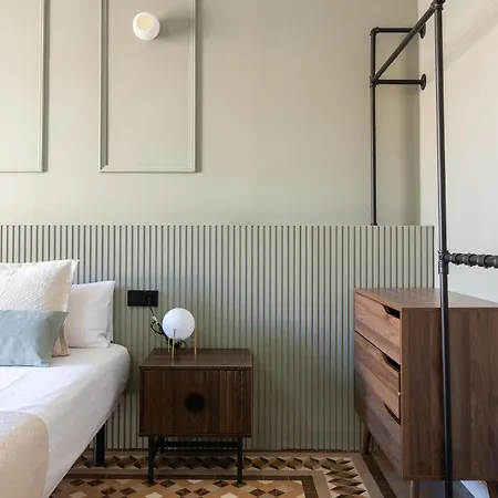 Spacious Stylish 4-bedroom Modernist *