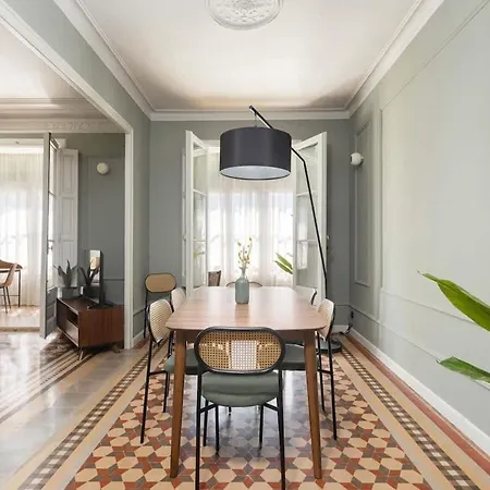 Daire Spacious Stylish 4-bedroom Modernist