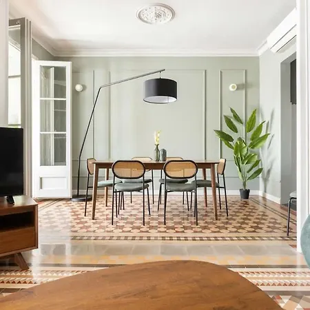 Spacious Stylish 4-bedroom Modernist Daire Barselona