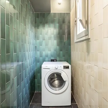 Spacious Stylish 4-bedroom Modernist *