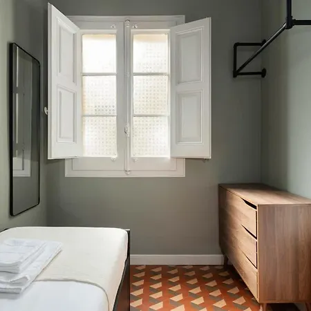 Spacious Stylish 4-bedroom Modernist Daire