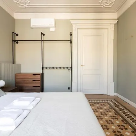 Daire Spacious Stylish 4-bedroom Modernist Barselona