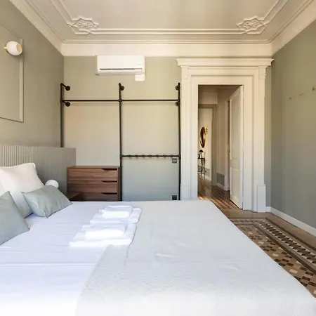 Spacious Stylish 4-bedroom Modernist * Barselona