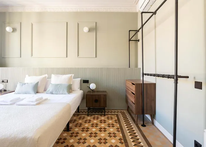 Spacious Stylish 4-bedroom Modernist *