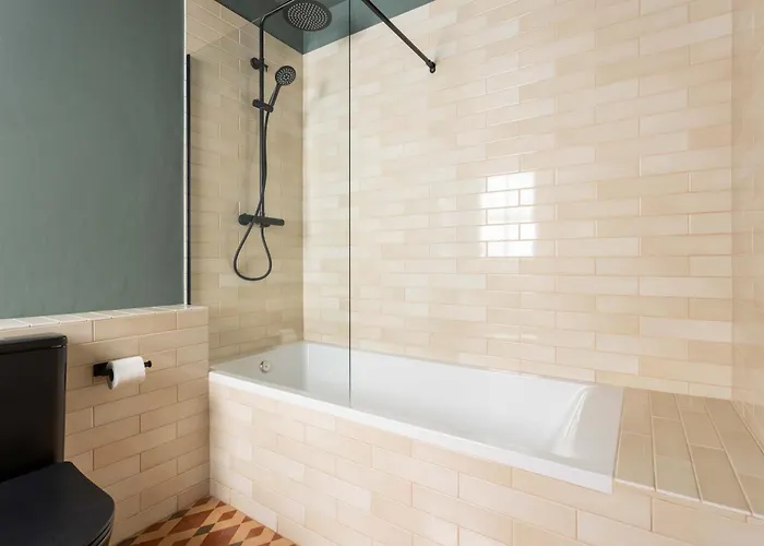 Διαμέρισμα Spacious Stylish 4-bedroom Modernist *