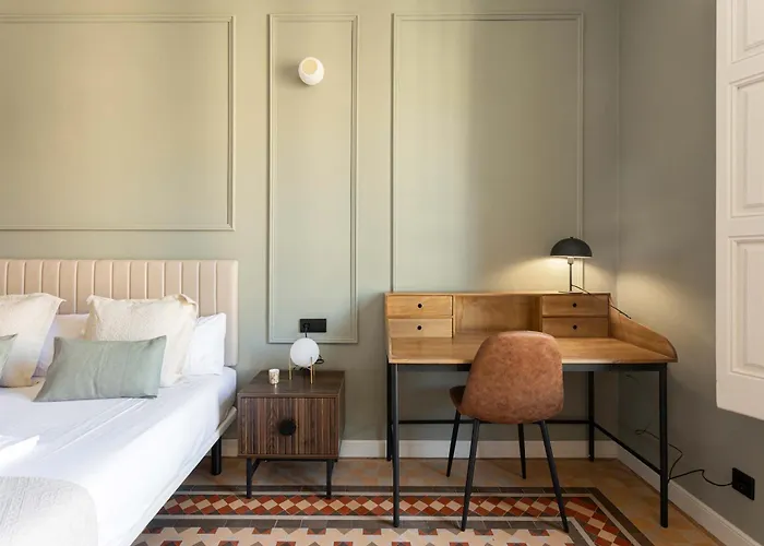 Spacious Stylish 4-bedroom Modernist Διαμέρισμα *