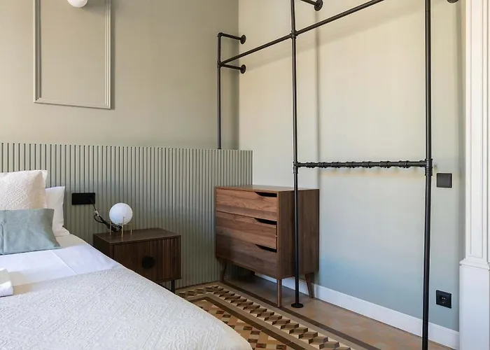 Διαμέρισμα Spacious Stylish 4-bedroom Modernist *