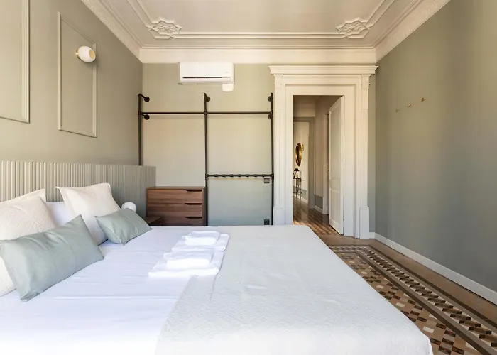 Spacious Stylish 4-bedroom Modernist Βαρκελώνη