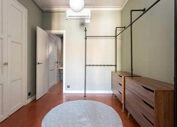 Διαμέρισμα Spacious Stylish 4-bedroom Modernist *