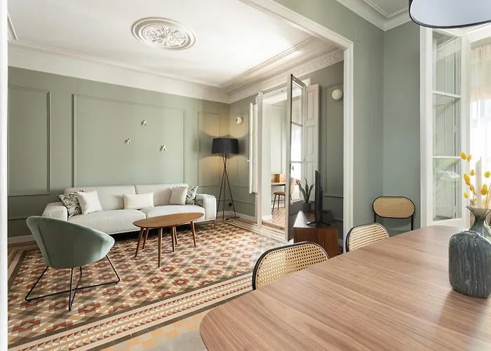 Spacious Stylish 4-bedroom Modernist *