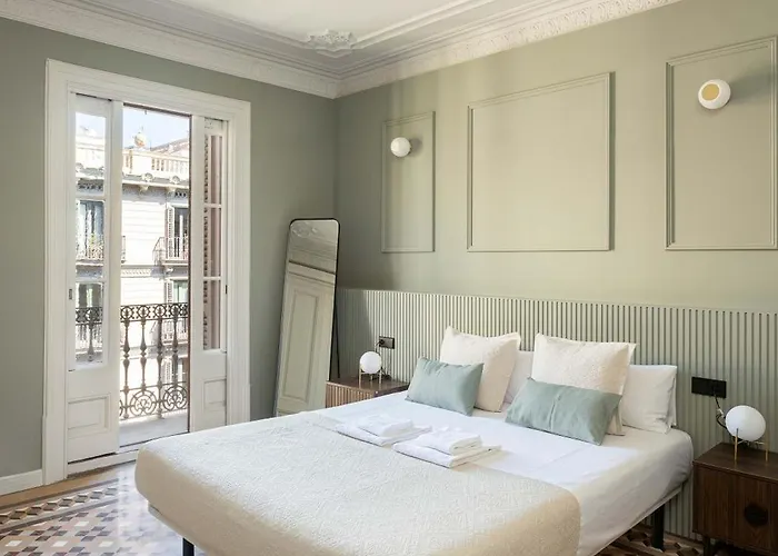Spacious Stylish 4-bedroom Modernist