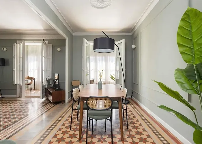 Διαμέρισμα Spacious Stylish 4-bedroom Modernist