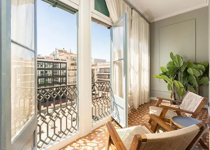 Spacious Stylish 4-bedroom Modernist *