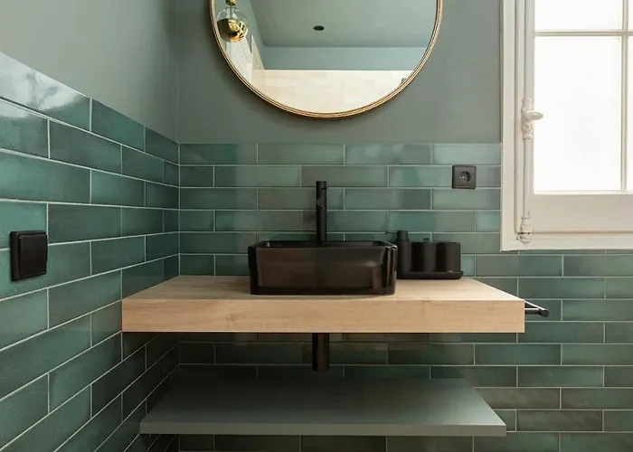 Spacious Stylish 4-bedroom Modernist Διαμέρισμα